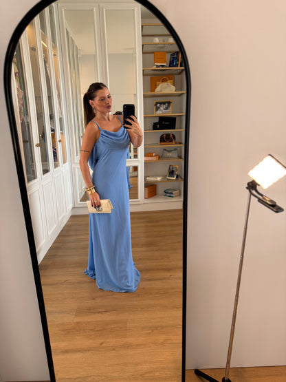 Vestido Longo Decote nas Costas com Alças Finas e Capa Fluida