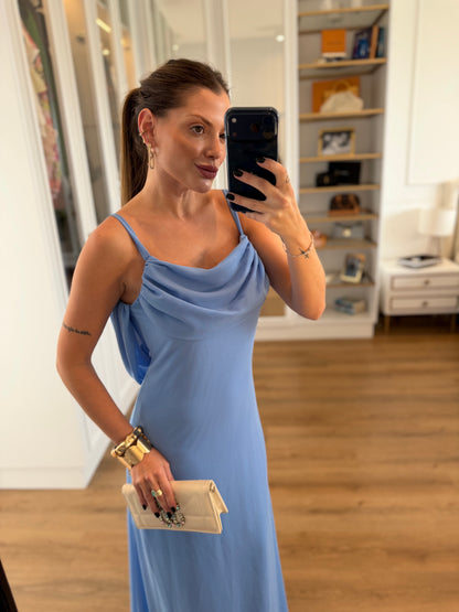 Vestido Longo Decote nas Costas com Alças Finas e Capa Fluida