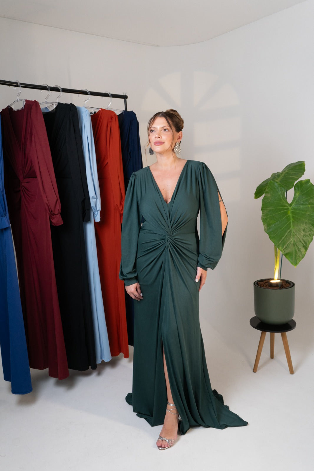 Vestido Karina com Drapeado Frontal Manga Longa