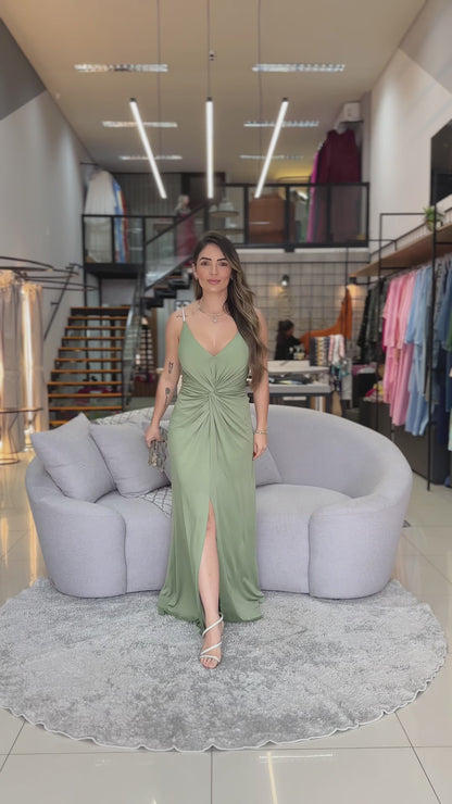 Vestido com Drapeado Central e Fenda