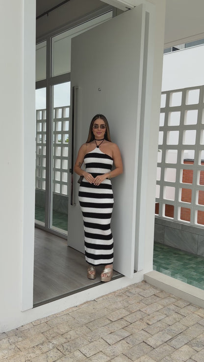 Vestido em Tricot Listrado Frente Única