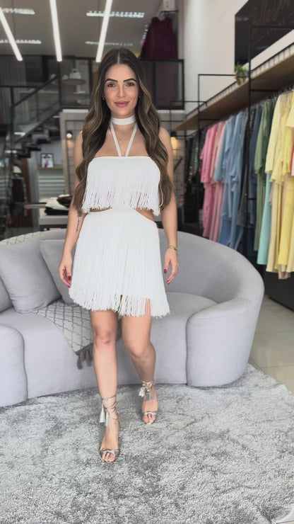 Vestido Curto de Franjas com Recortes