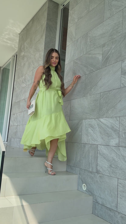 Vestido Midi Gola Alta e Recortes