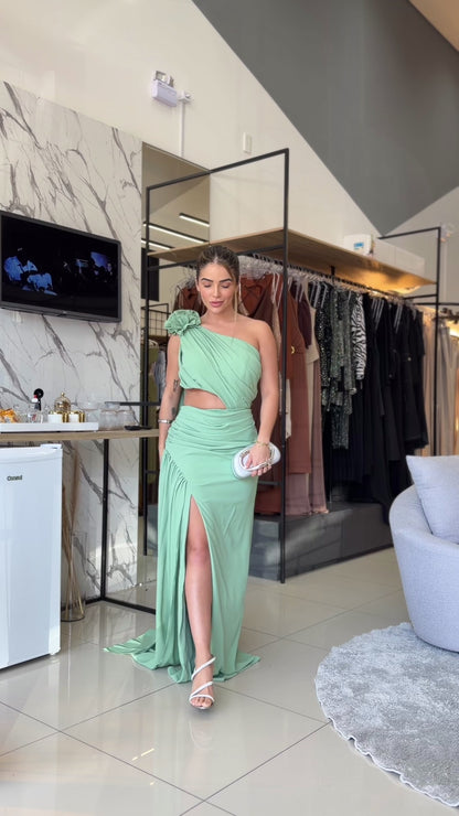 Vestido com Capa e Fenda